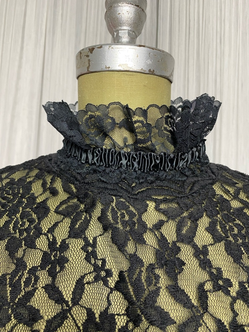 Contemporaine for Simons Black Floral Lace Stretchy Mock Neck Women's Top 2XL - Picture 3 of 8